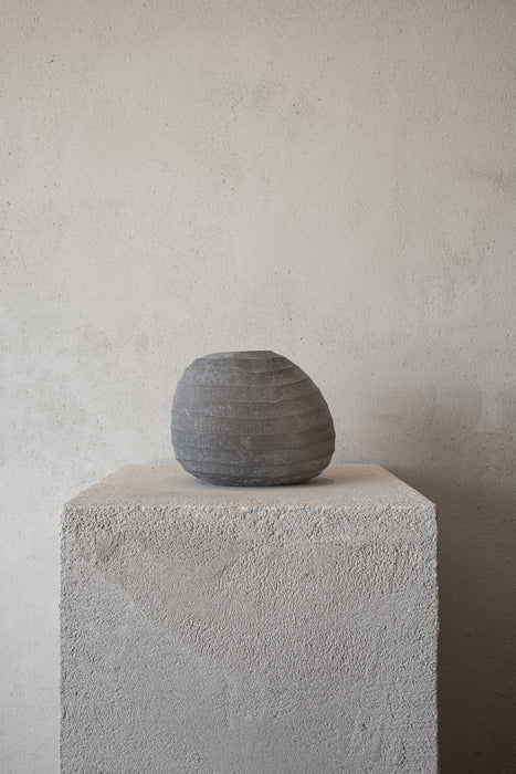 Nira Vase
