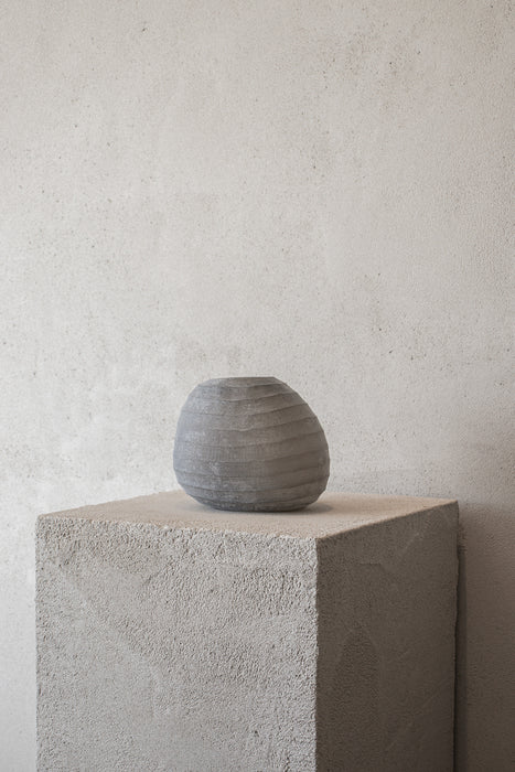 Nira Vase